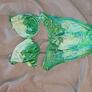 Green Bra Top & Bottoms Bikini